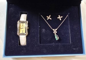 NEW Bella & Rose Womens Watch & Jewelry Gift Set  Watch, Necklace & Earrings in Gift Box