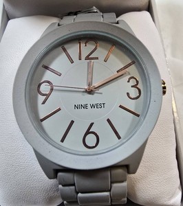 NEW Nine West Womens Gray Silicone Strap Watch in Original Gift Box  MSRP $75.00