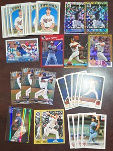 (33) Minnesota Twins Baseball Card Lot of Assorted Players