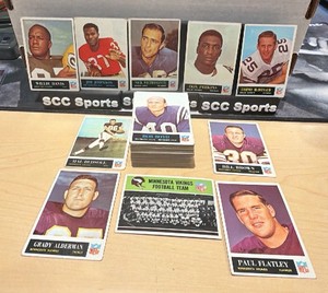 (76) 1965 Philadelphia Football Cards Stars, Vikings & More