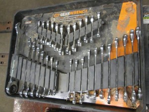 Gear Wrench 32 piece SAE Metric ratcheting combination and stubby wrench set