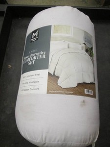 Full or Queen down alternative comforter set
