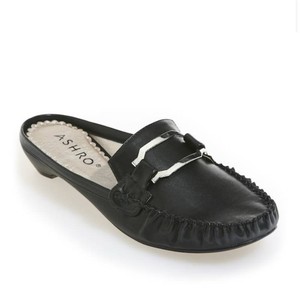 Size 8 wide Rush Hour Slip-On Shoe for Women with Metallic Accent
