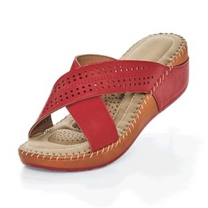 Size 7 wide Daria Slide