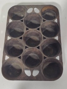 Griswold No. 10 Cast Iron MuffinPopover Pan