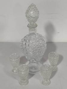 Grape Designed Carafe wLid and Matching Glasses