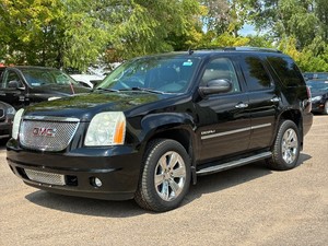 2011 GMC YUKON DENALI All Wheel Drive  3rd Row Seating (NO RESERVE)