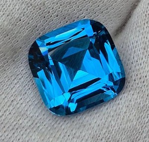 Stunner 13.20 Carat Natural Blue Topaz Retail $660 VIDEO