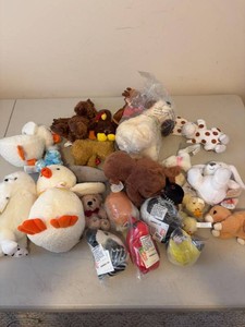 Lot of Assorted Plush Stuffed Animals Ty Beanie Babies & Toys