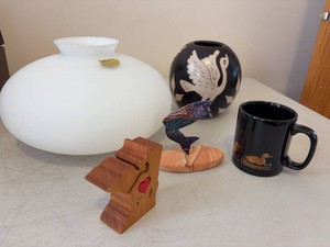 Mixed Home Decor Lot Glass Lamp Shade Minnesota Mug Vase Wood Art
