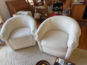 Weiman Pair of White Boucle Swivel Barrel Club Chairs 32x32x28