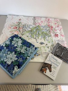 Current USA Table Runners Mixed Linens Cosmetic Bags & Book Lot - New in packaging