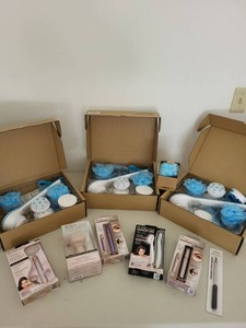 Finishing Touch Flawless Beauty Tools & Bath Brush Box Lot