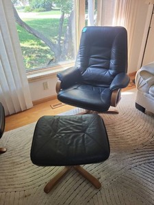 Bentwood Black Leather Recliner Lounge Chair & Ottoman Set See Photos
