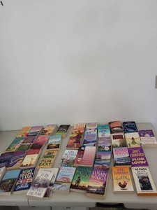 Mixed Paperback Fiction Book Lot Susan Wiggs Fern Michaels Evanovich