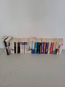 Assorted Romance Paperback Books Nicholas Sparks Debbie Macomber & More