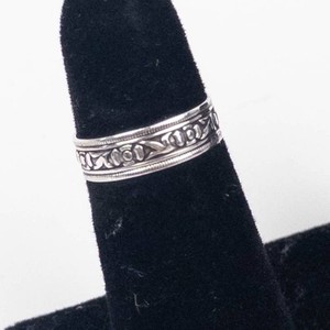 Sterling Silver Ornate Forget-Me-Not Ring Size 6-7.5