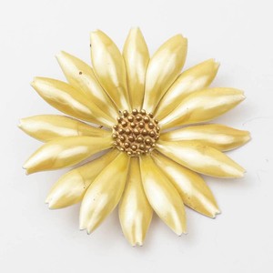 Vintage Daisy Flower Brooch