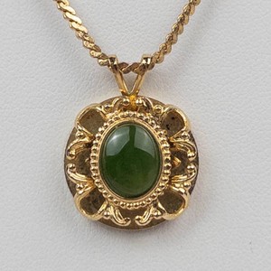 Gold Tone Green Cabochon Pendant Necklace