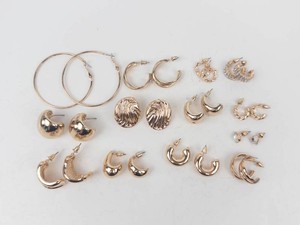 NEW Old Stock Gold Tone Earrings