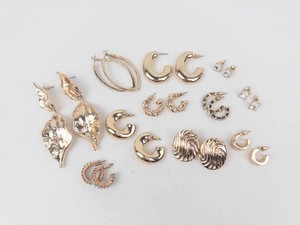 NEW Old Stock Gold Tone Earrings