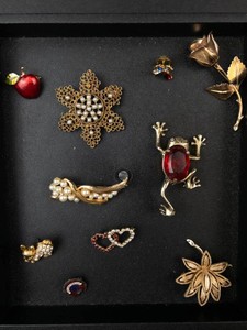 Costume Jewelry Brooches and Pins Mixed Lot