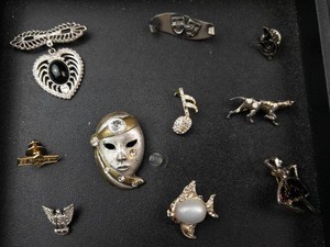 Mixed Vintage & Costume Brooches and Pins