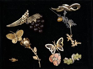 Mixed Vintage & Costume Brooches and Pins