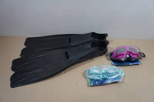Cressi Swim Fins and Clearr Goggles - Fin Size 8.59.8