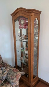oak glass lighted curio cabinet vintage mint condition