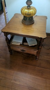 solid oak vintage end table lamp table Thomasville maybe dovetail construction