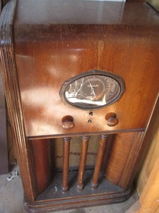 Antique wood Coronado standard broadcast freestanding radio console