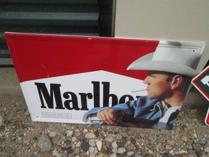 Marlboro metal advertisement sign approx 24x16in
