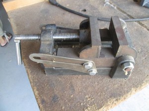 Metal adjustable angle bench vice