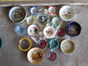 Variety of vintage assorted print glass ashtrays