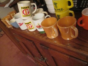 Vintage fire king mugs and assorted vintage glassware