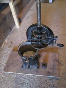 Antique cast iron Enterprise Mfg Co hand crank fruit press with wood base