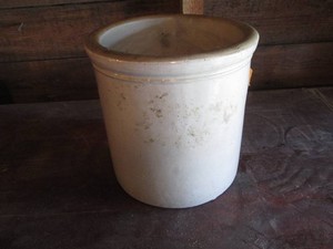 Vintage 1.5-gallon unmarked Stoneware crock