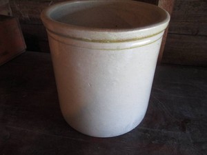 Vintage 1.5-gallon unmarked Stoneware crock