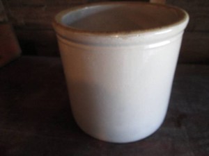 Vintage 1.5-gallon unmarked Stoneware crock