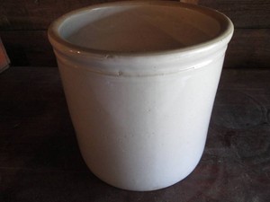 Vintage 1.5-gallon unmarked Stoneware crock