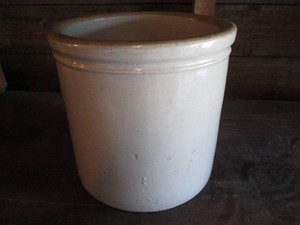Vintage 1.5-gallon unmarked Stoneware crock