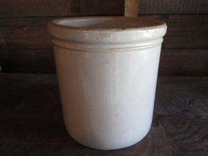 Vintage 1.5-gallon unmarked Stoneware crock