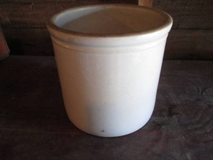 Vintage 1.5-gallon unmarked Stoneware crock