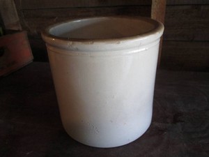 Vintage 1.5-gallon unmarked Stoneware crock