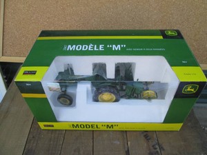 Ertl John Deere 1947 Model M 116 scale die cast replica