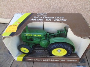 Ertl John Deere 116 scale die cast replica 1935 model BR tractor