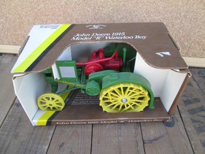 Ertl John Deere 116 scale die cast replica 1915 Model R waterloo boy tractor