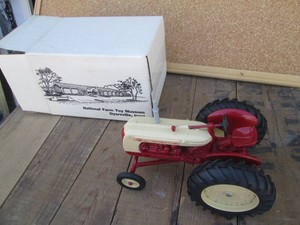 Ertl National Toy museum Cockshut Deluxe die cast replica tractor 116 scale