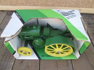 Ertl die cast replica 116 scale John Deere 1923 model D tractor